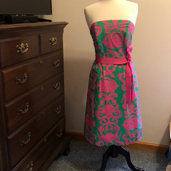Lilly Pulitzer Dresses & Skirts - Lilly Pulitzer dress “where’s the reef?” Size 4